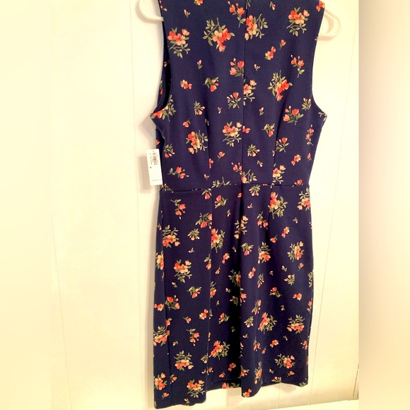 Sleeveless floral dress - Picture 3 of 3